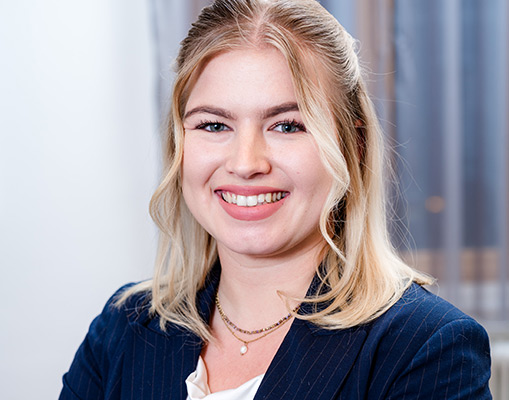 julia-wolfmair-bei-hofinger-menschick